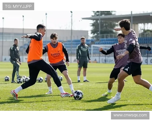 皇马备战本菲卡首发球员健身房训练罗德里戈积极参与合练提升状态